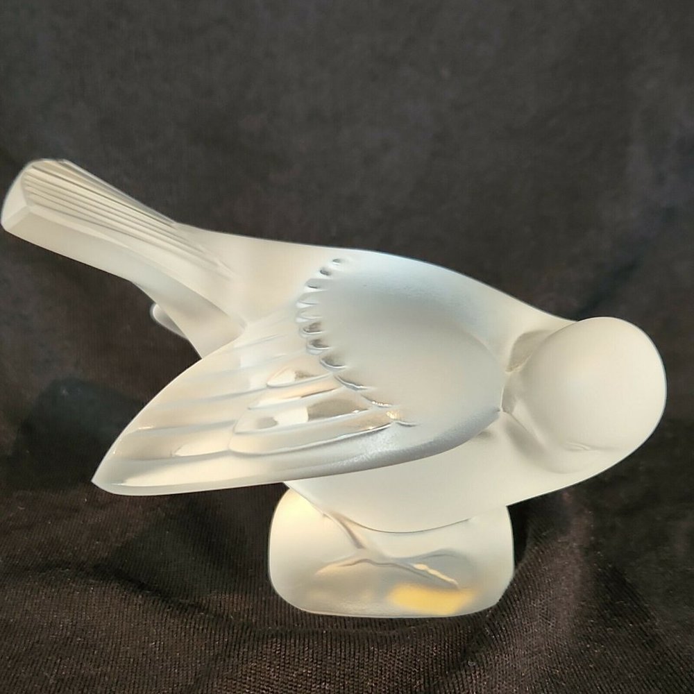 Lalique Crystal Sparrow Signed Frosted Crystal Bird Figurine
